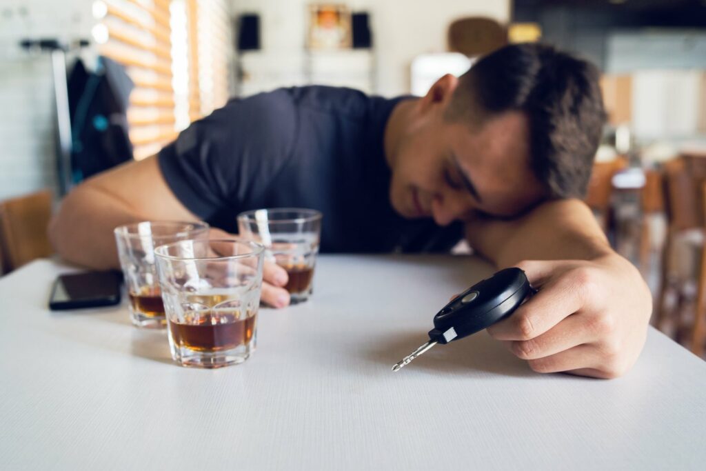 Quais são os sintomas da dependência de álcool?