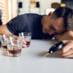 Quais são os sintomas da dependência de álcool?