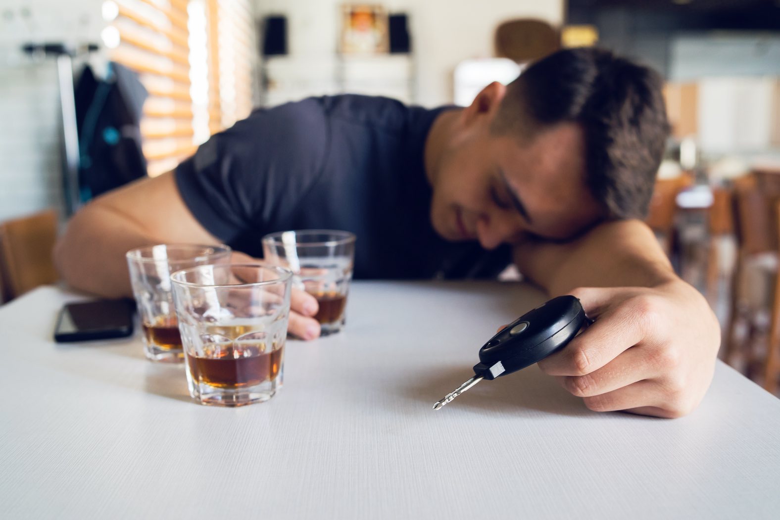Quais são os sintomas da dependência de álcool?