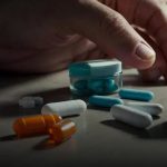 Perigos da automedicação com drogas: saiba por que isso pode ser um risco real