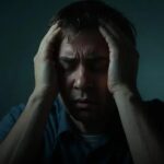O que pode levar uma pessoa a surtar: entenda os gatilhos e sinais